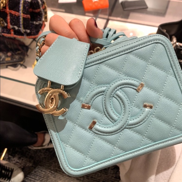 CHANEL Handbags - Chanel small filigree bag